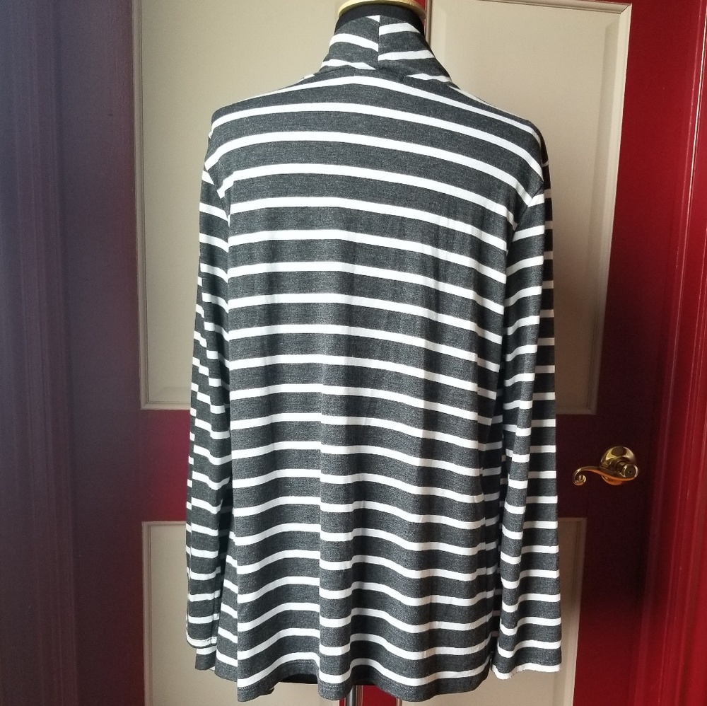 Ab Studio sweater/cape. Gray and white. Large - Picture 2 of 3